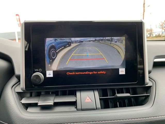 Used 2025 Toyota RAV4 XLE AWD/4WD image 22