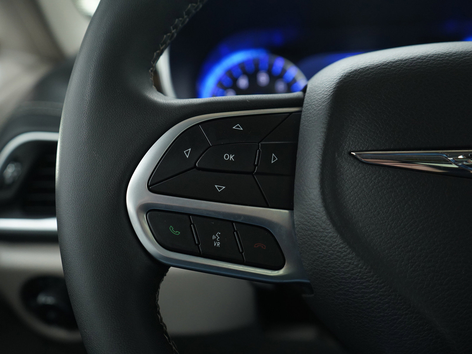 Used 2024 Chrysler Pacifica Limited image 29