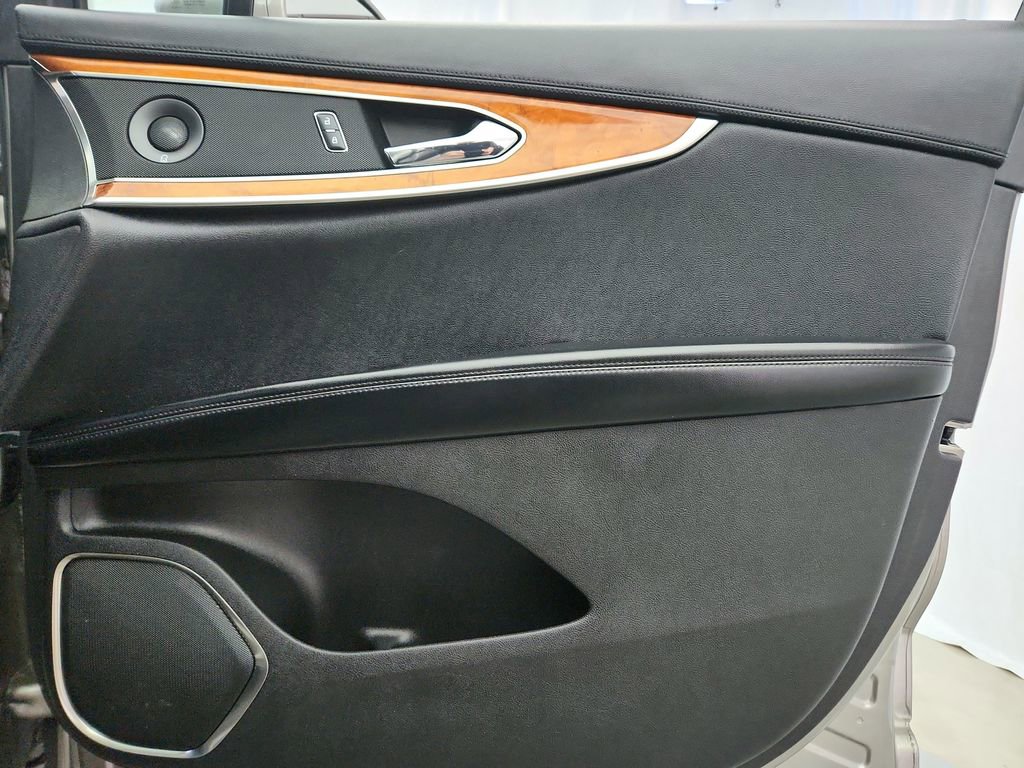 Used 2017 Lincoln MKX Reserve w/ Driver Assistance Package image 29