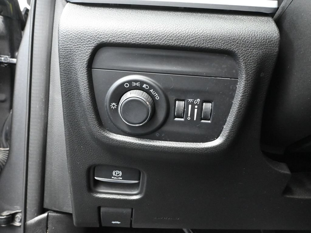 Used 2024 Jeep Grand Cherokee Altitude AWD/4WD image 23