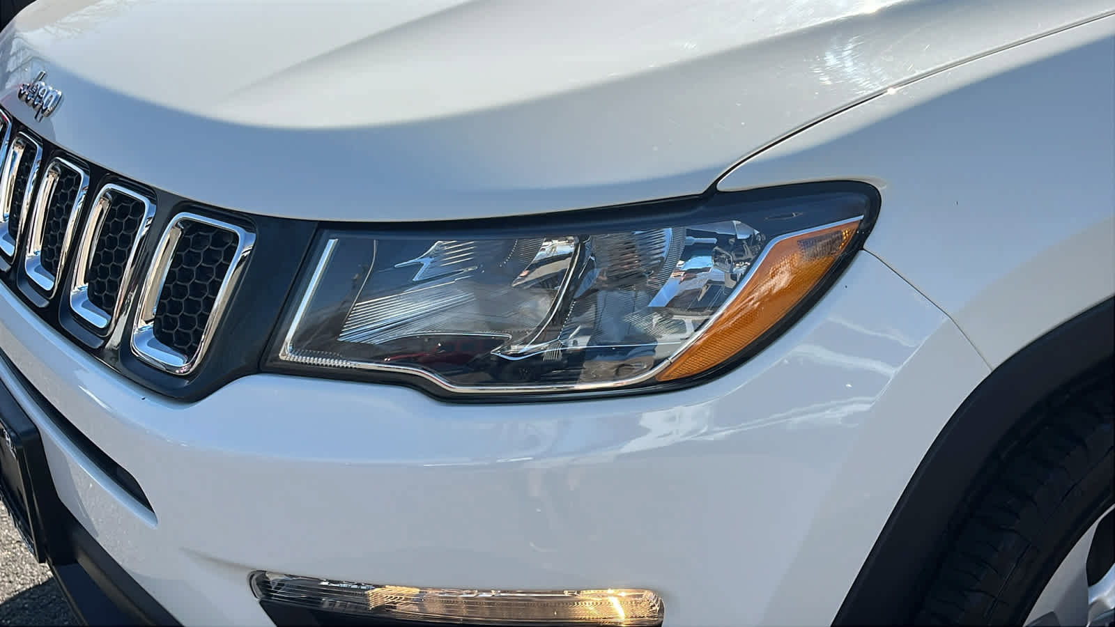 Used 2017 Jeep Compass Latitude w/ Cold Weather Group image 7