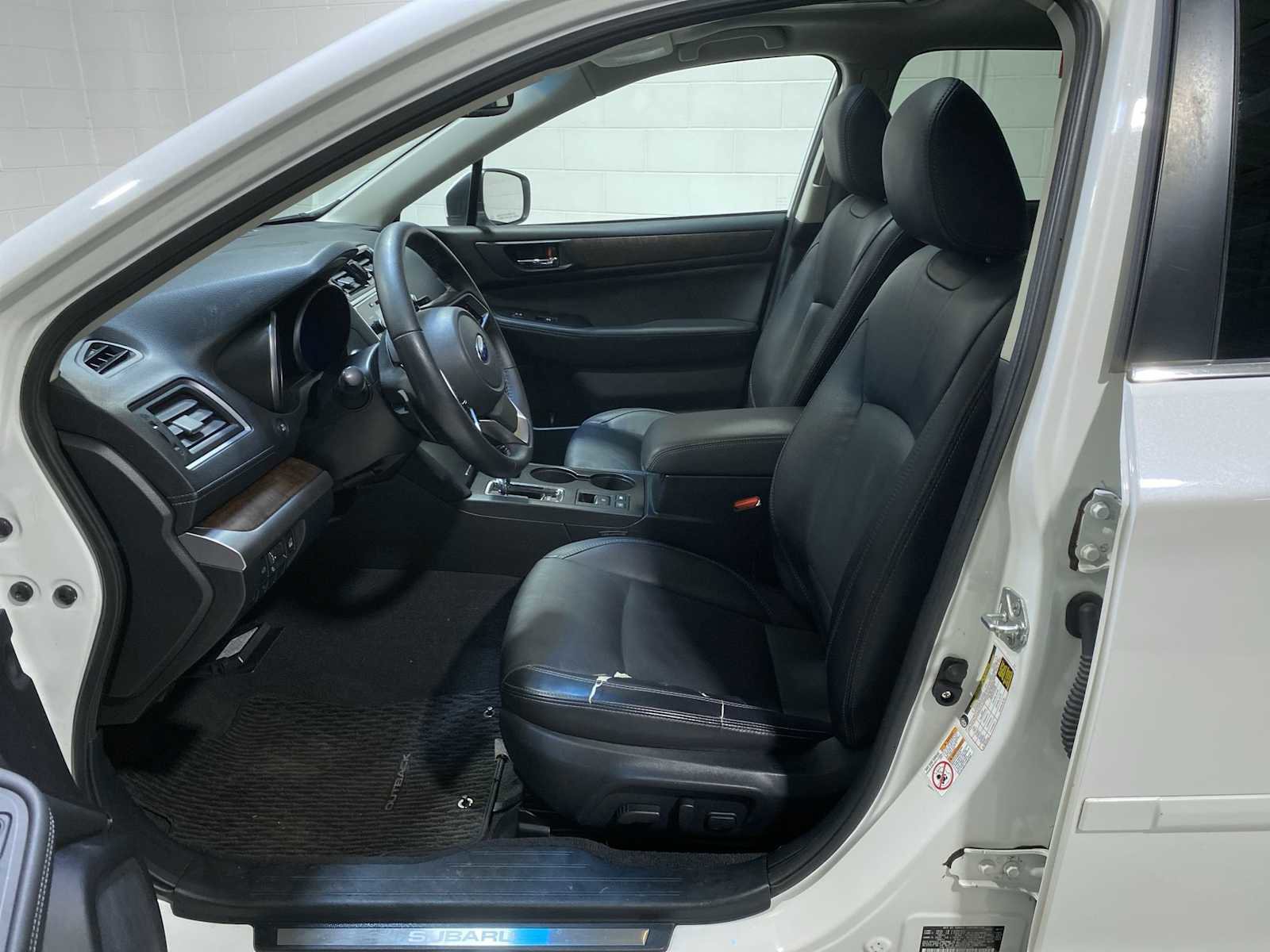 Used 2018 Subaru Outback 3.6R Limited image 2