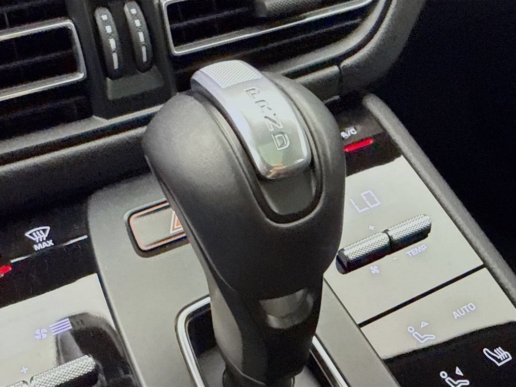Certified 2025 Porsche Macan AWD/4WD image 22