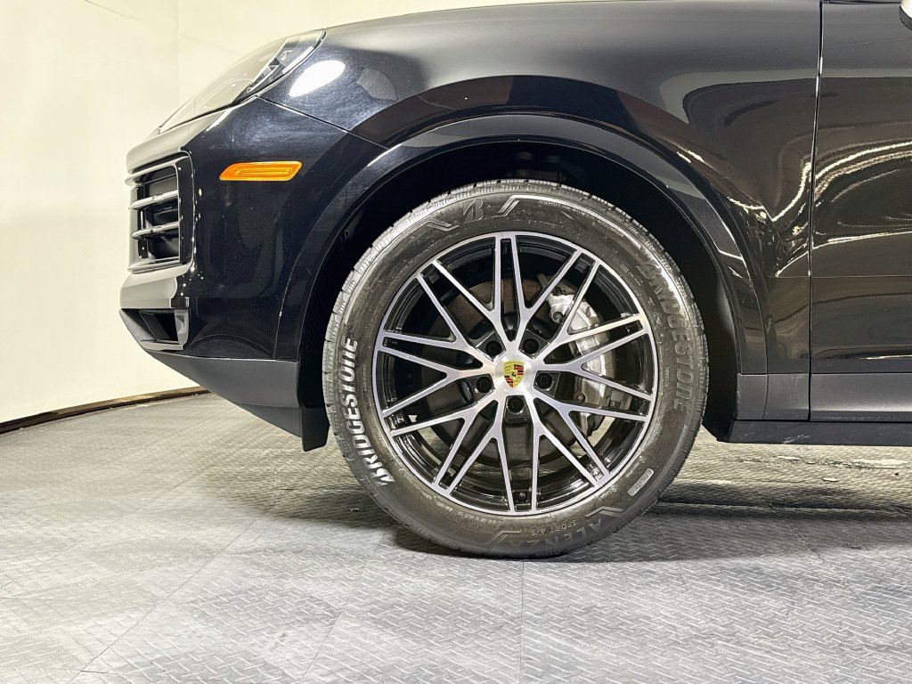 Certified 2024 Porsche Cayenne AWD/4WD image 29