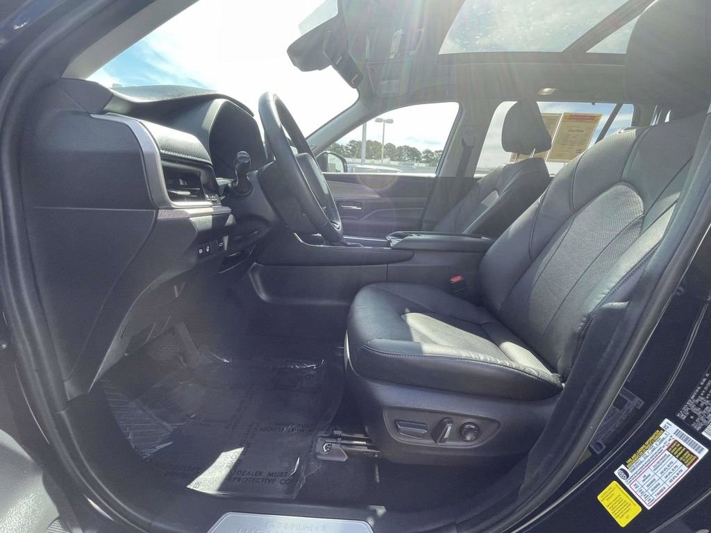 Used 2024 Toyota Grand Highlander AWD image 25