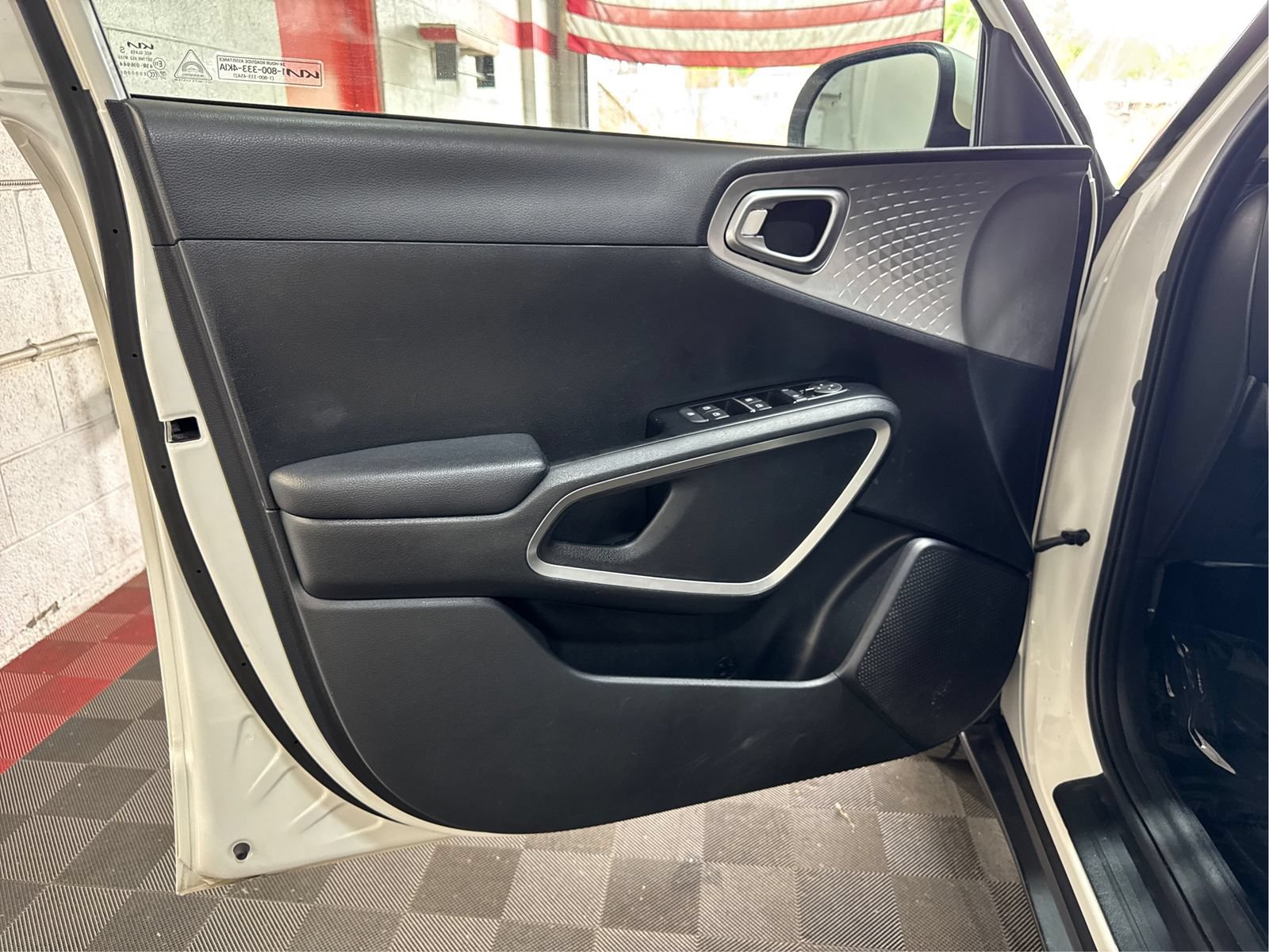 Used 2023 Kia Soul LX w/ LX Technology Package FWD image 16