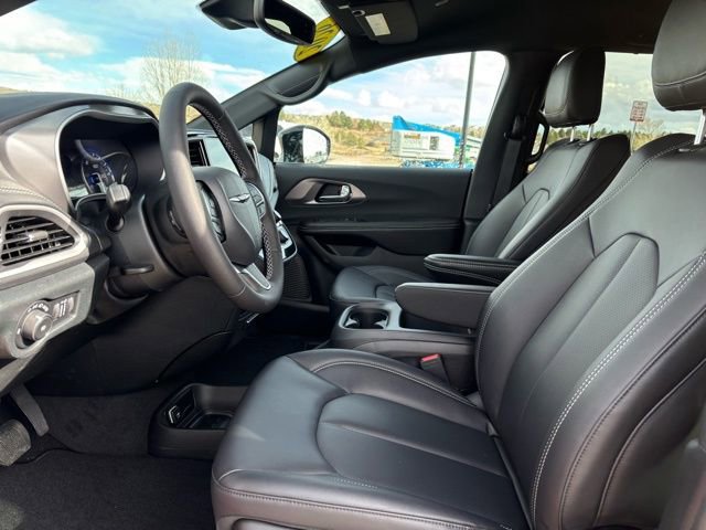 New 2026 Chrysler Pacifica Select image 11
