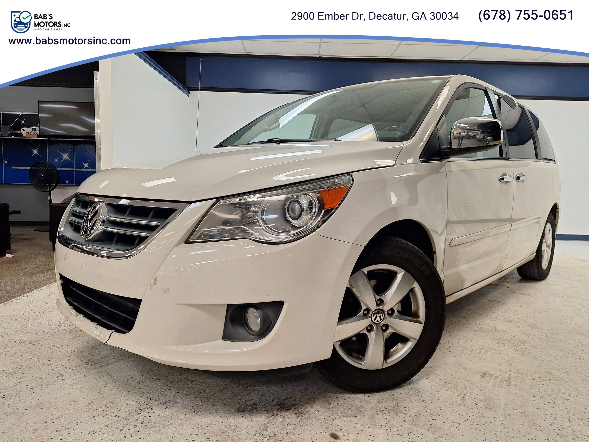 Used 2011 Volkswagen Routan SEL Premium FWD image 4