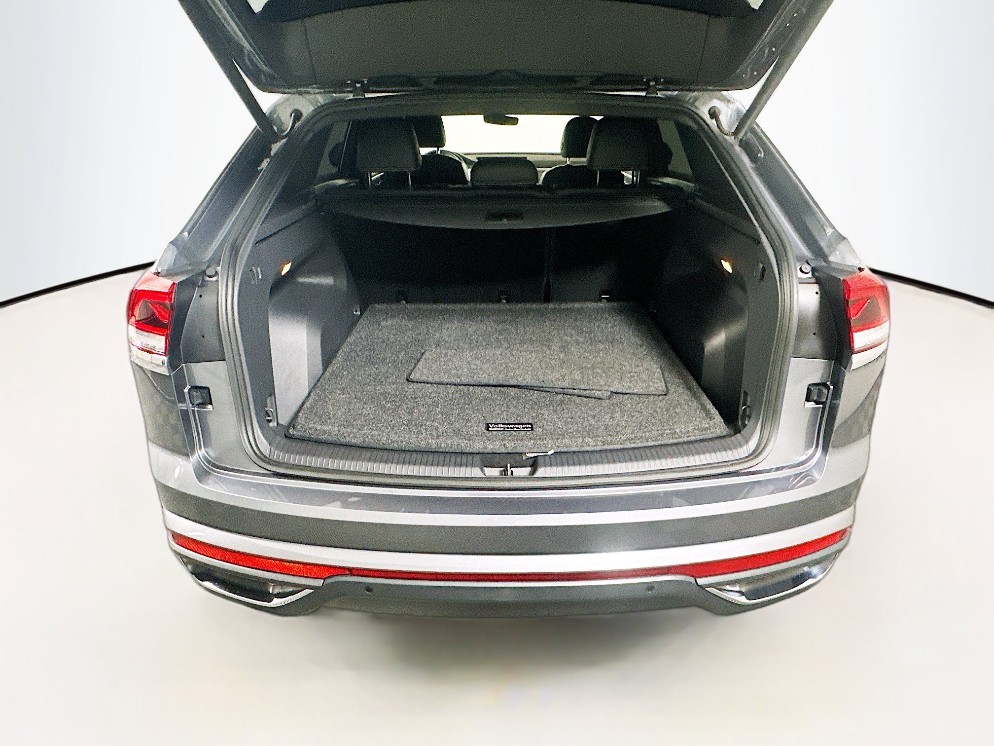 Used 2022 Volkswagen Atlas Cross Sport SE w/ Black Wheel Package FWD image 30
