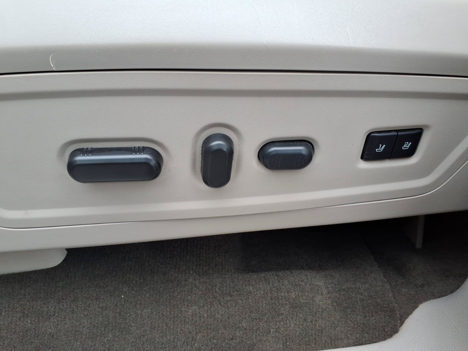Used 2017 Lincoln Navigator L Select AWD/4WD image 9