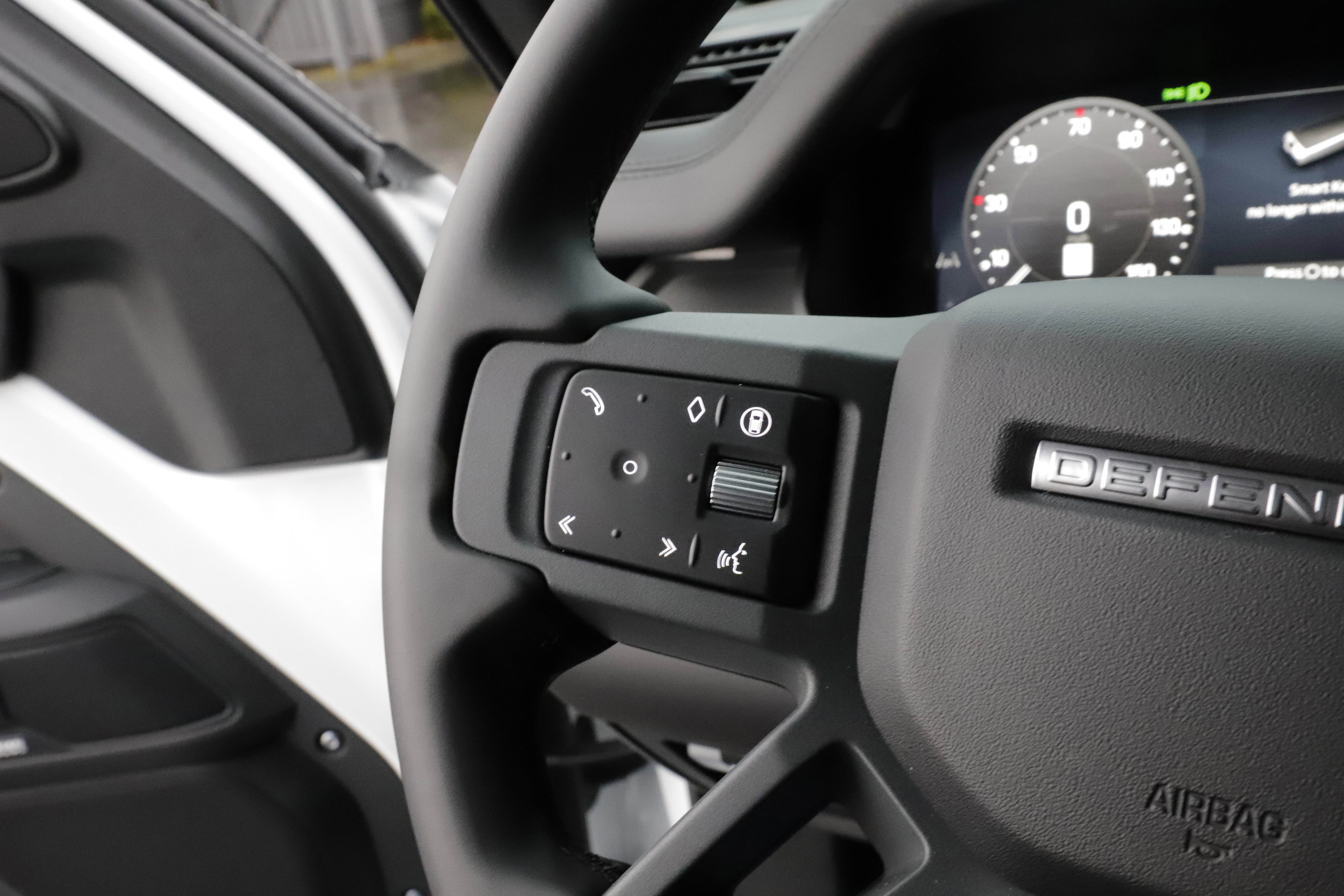 New 2026 Land Rover Defender 110 X-Dynamic SE image 22