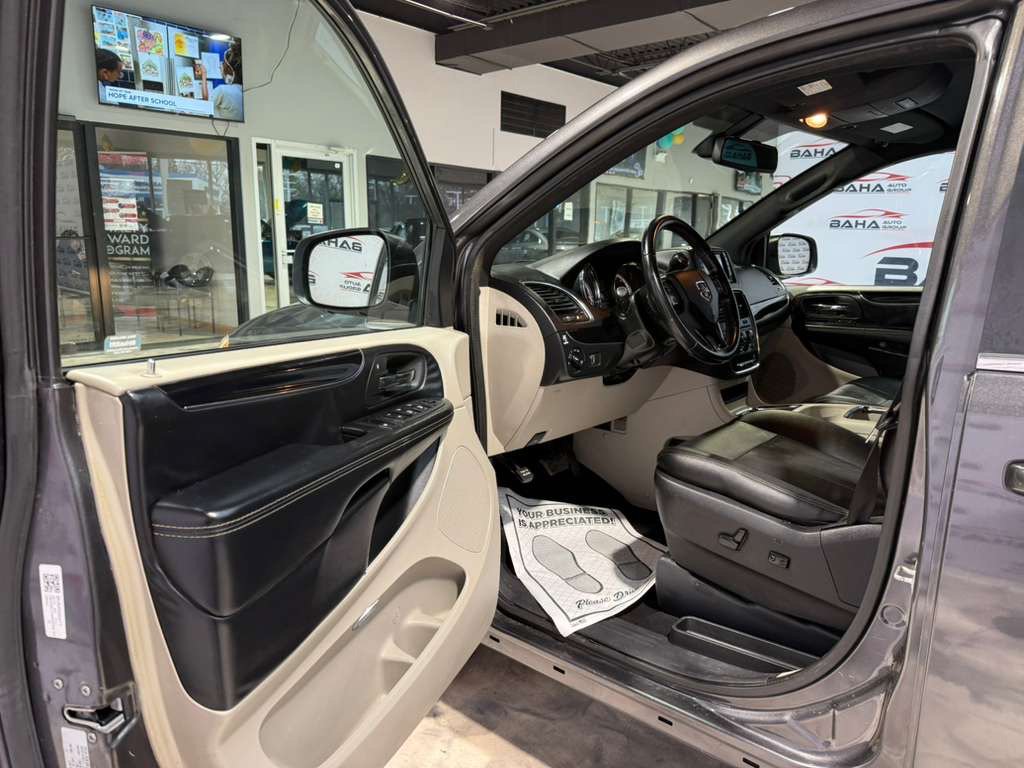 Used 2019 Dodge Grand Caravan SXT FWD image 26