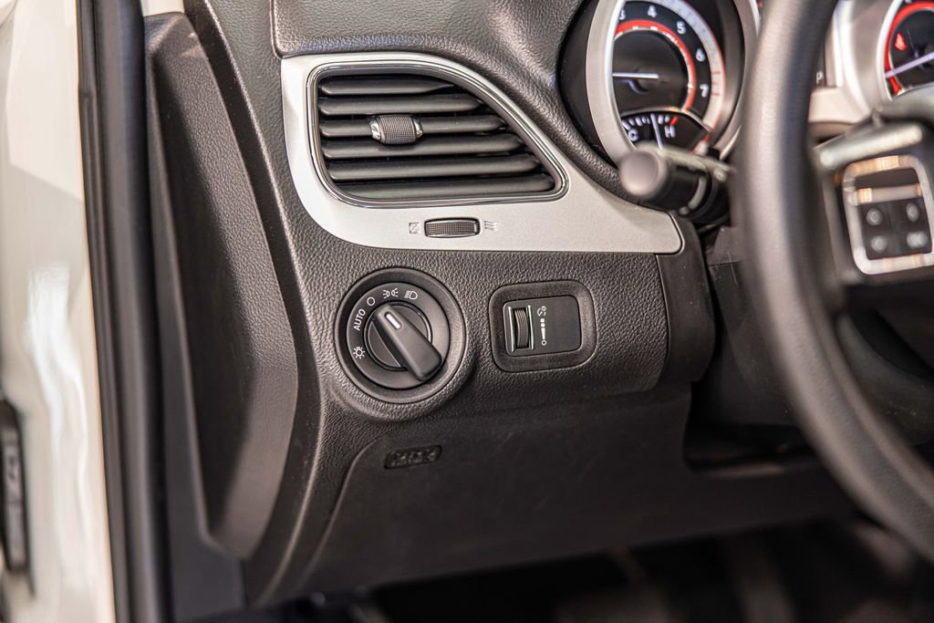 Used 2018 Dodge Journey SE FWD image 19