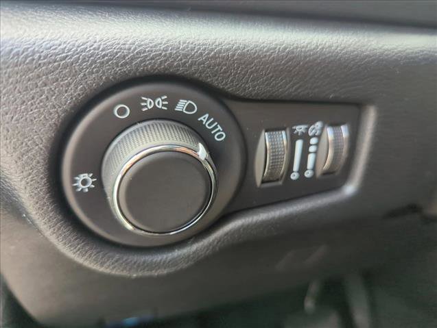 New 2026 Chrysler Voyager LX image 18