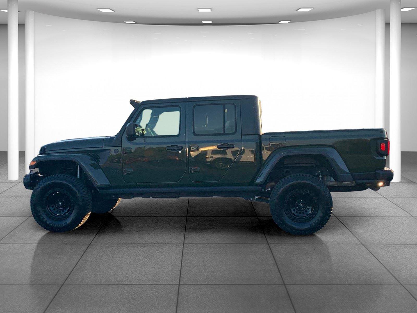 Used 2023 Jeep Gladiator Sport image 4