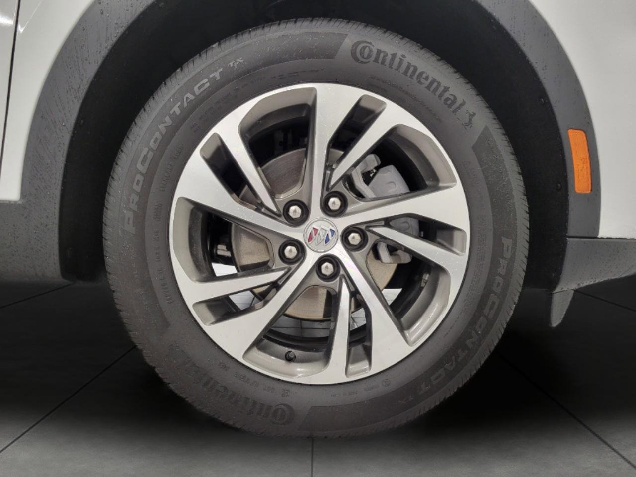 Used 2023 Buick Envision Essence AWD/4WD image 3