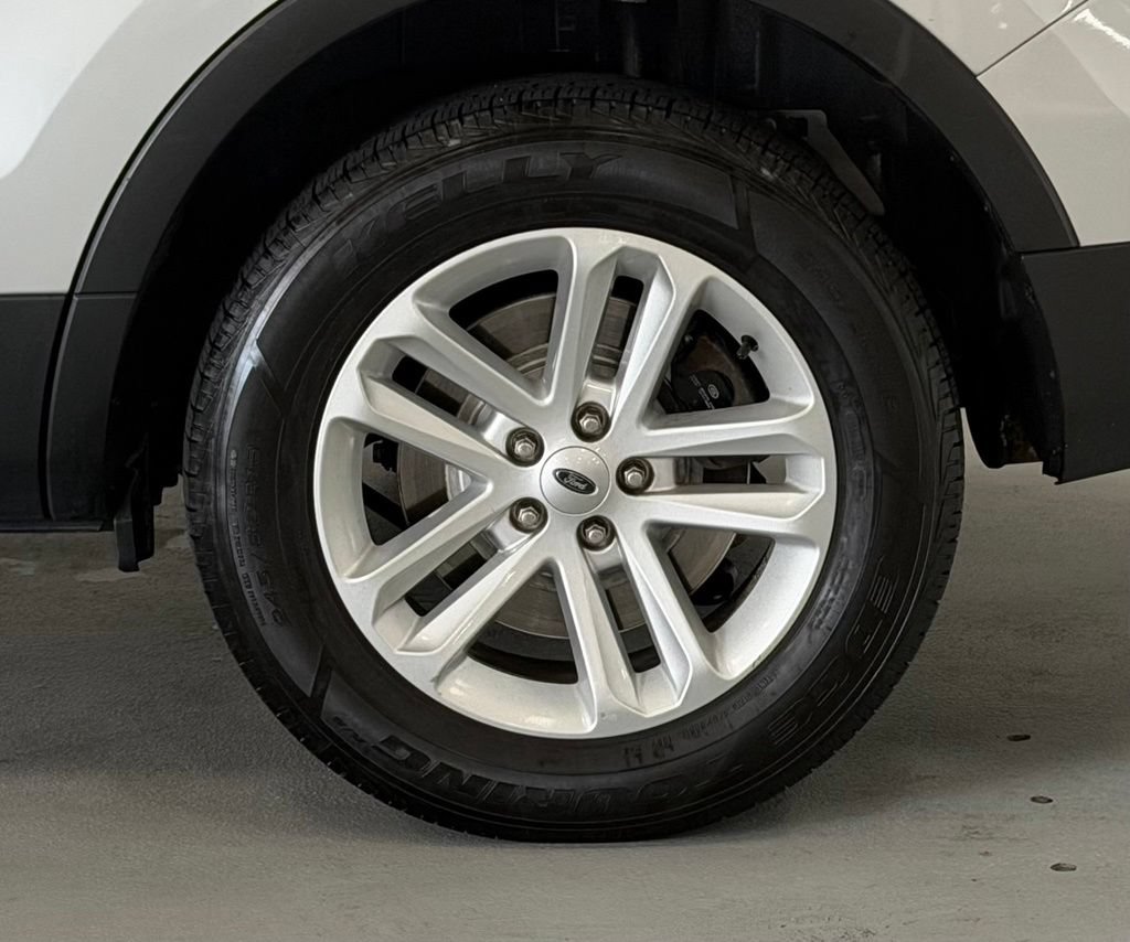 Used 2015 Ford Explorer XLT w/ Equipment Group 202B AWD/4WD image 8