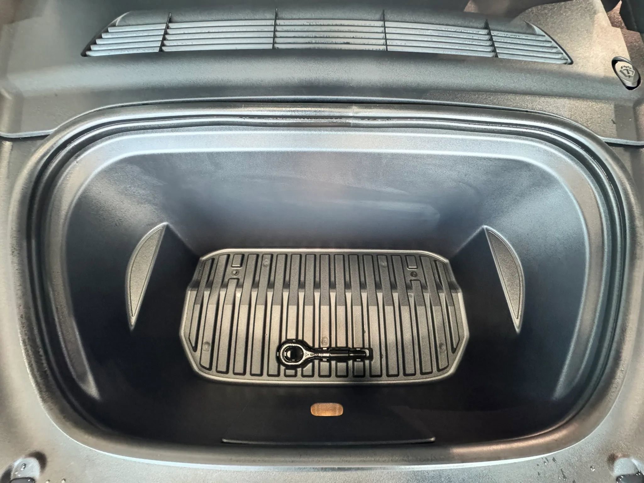 Used 2024 Tesla Model Y Long Range image 39