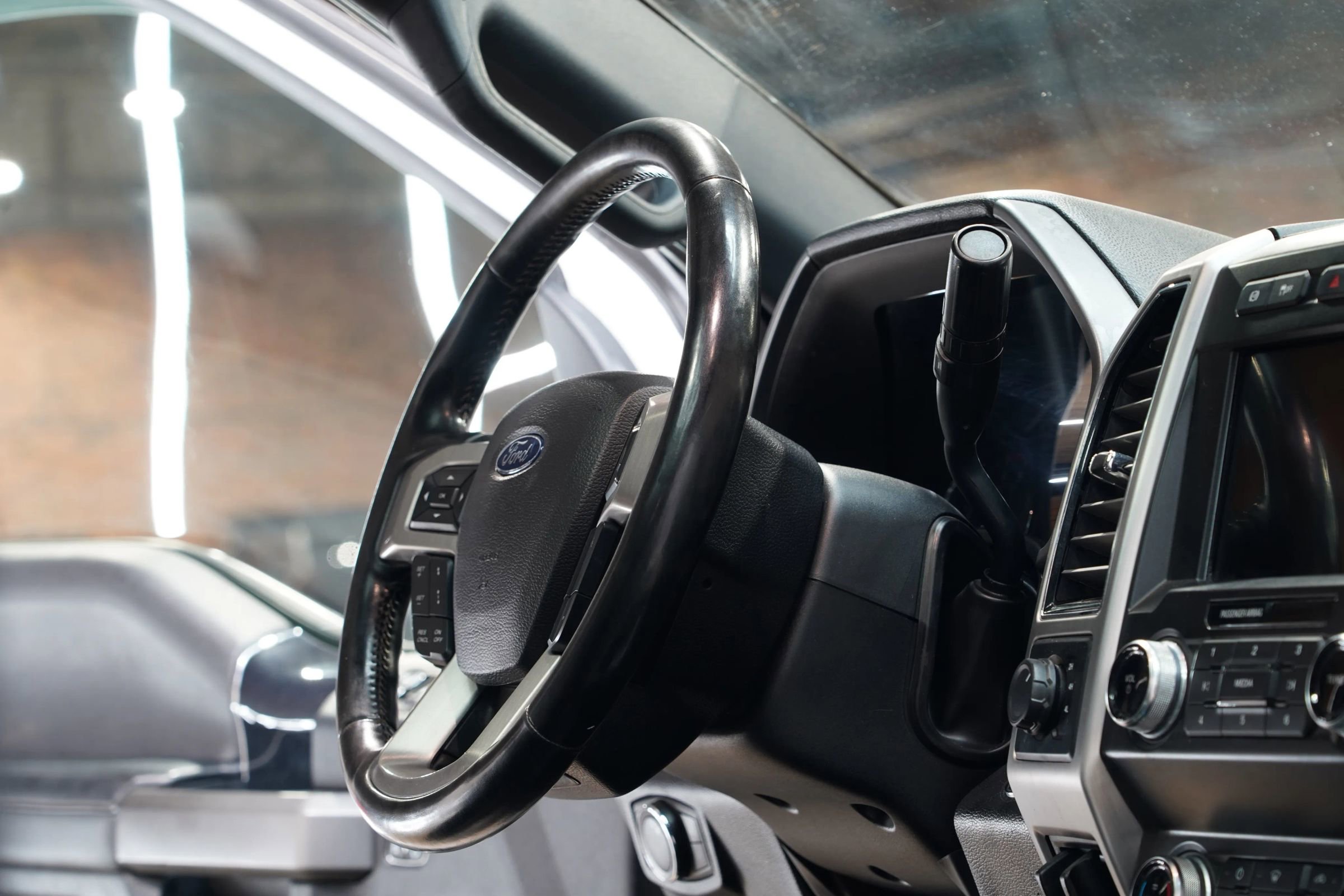 Used 2020 Ford F350 Platinum w/ FX4 Off-Road Package image 47