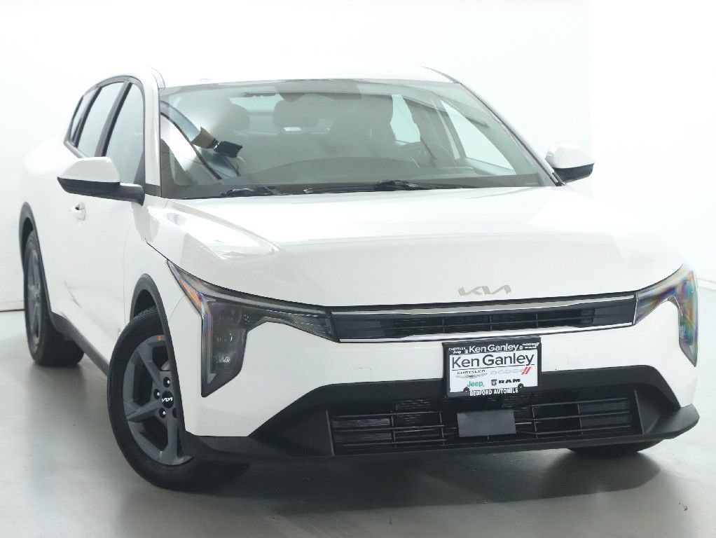 Used 2025 Kia K4 FWD image 2