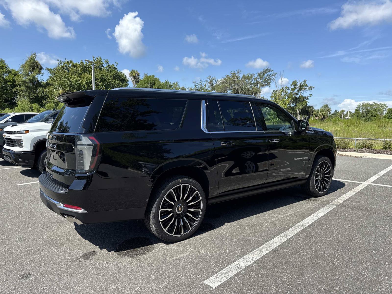 New 2026 Chevrolet Suburban High Country AWD/4WD image 3