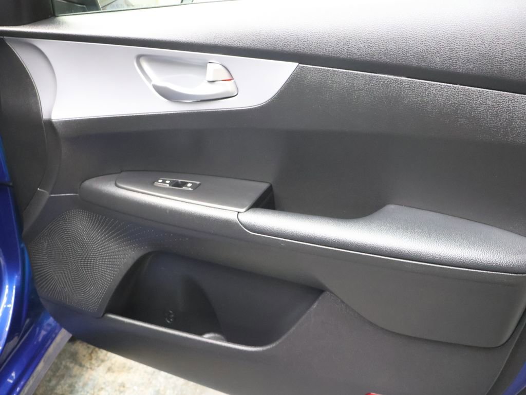 Used 2024 Kia Forte LXS w/ LXS Technology Package image 11