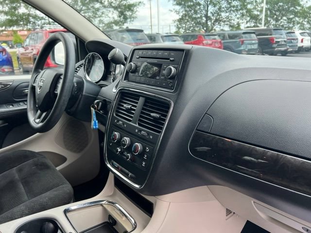 Used 2016 Dodge Grand Caravan SXT FWD image 31