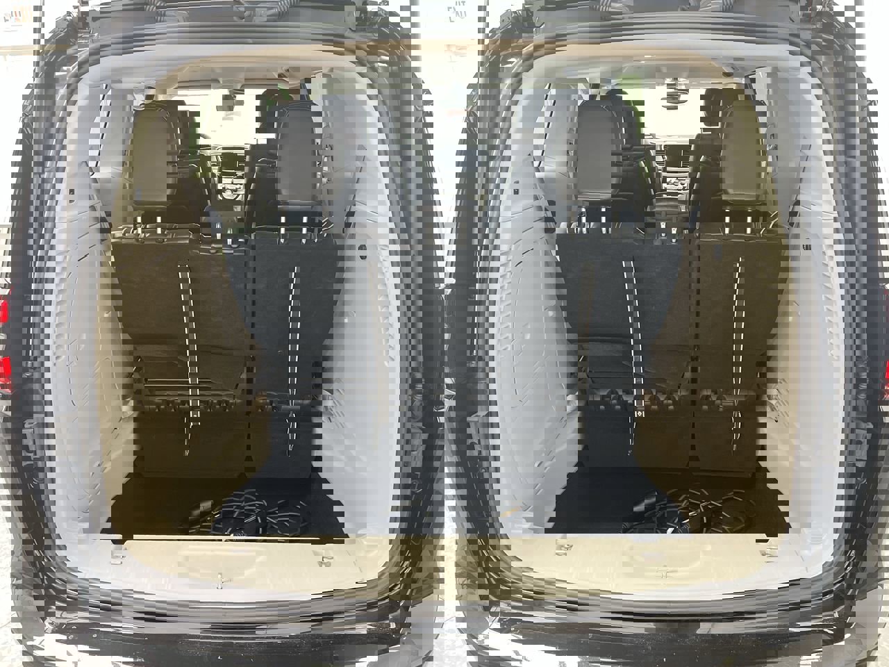 Used 2023 Chrysler Pacifica Touring-L image 28