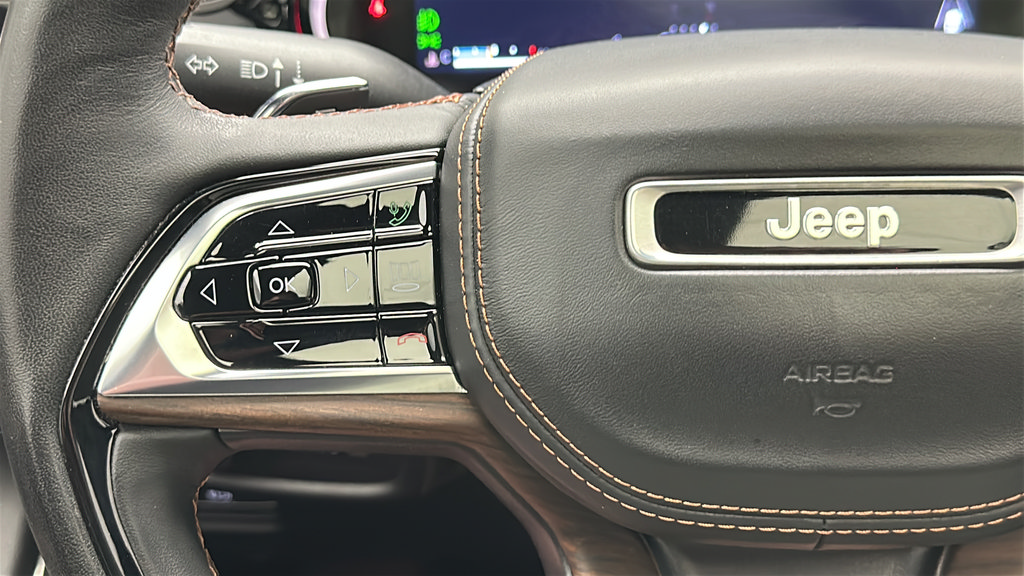 Used 2023 Jeep Grand Cherokee Summit AWD/4WD image 19