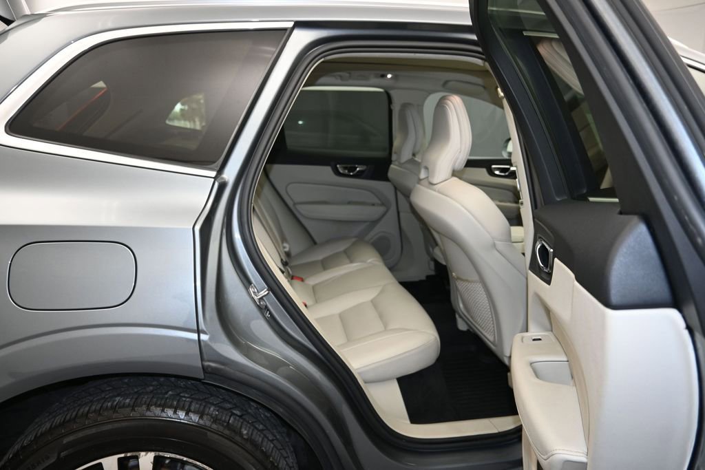 Used 2020 Volvo XC60 T6 Momentum AWD/4WD image 26