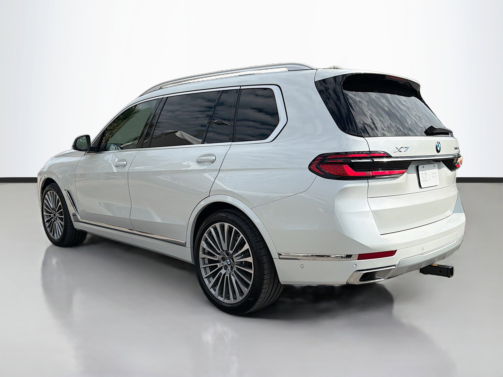 Used 2025 BMW X7 xDrive40i w/ Premium Package image 5