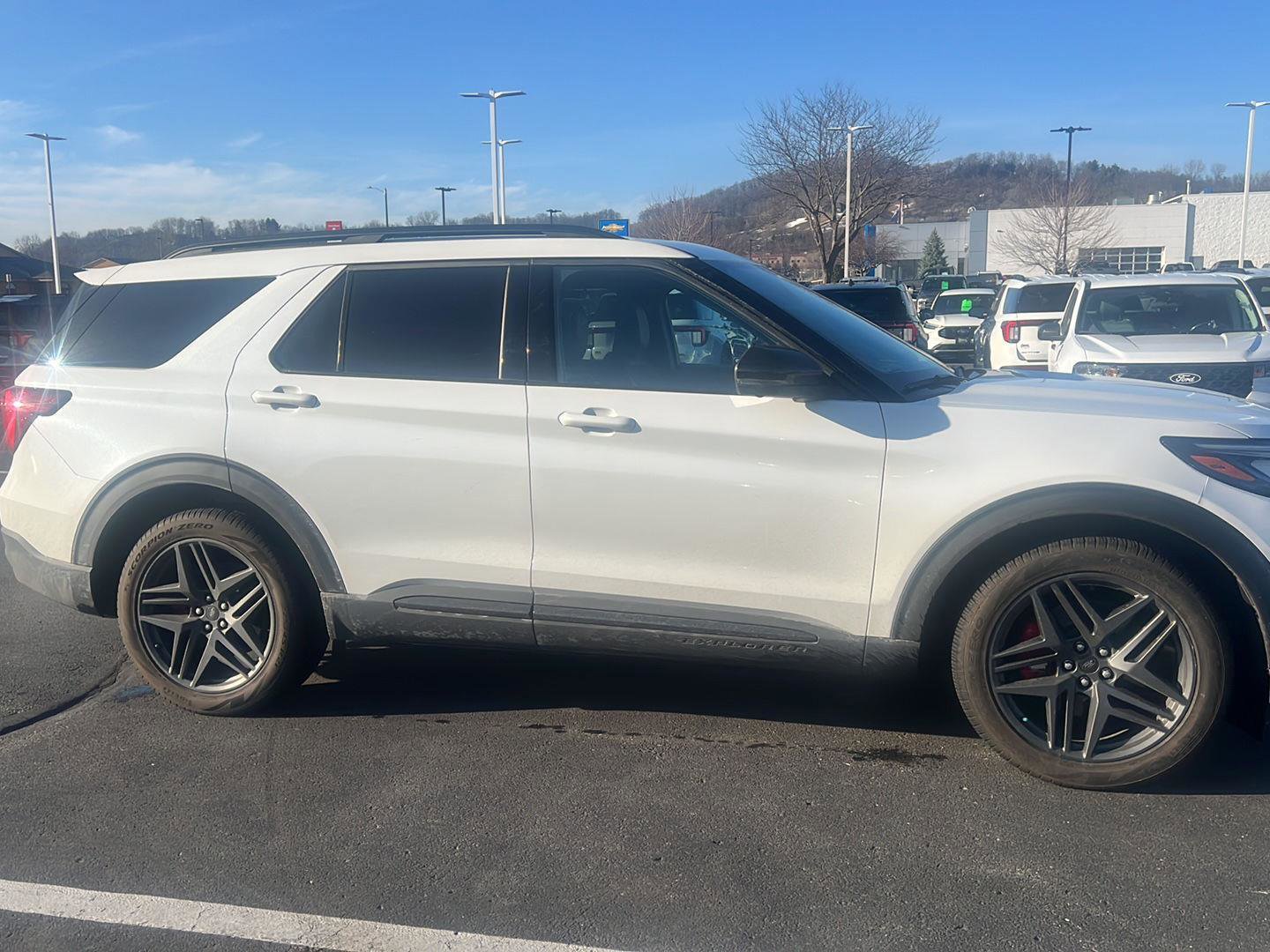 Used 2025 Ford Explorer ST image 3