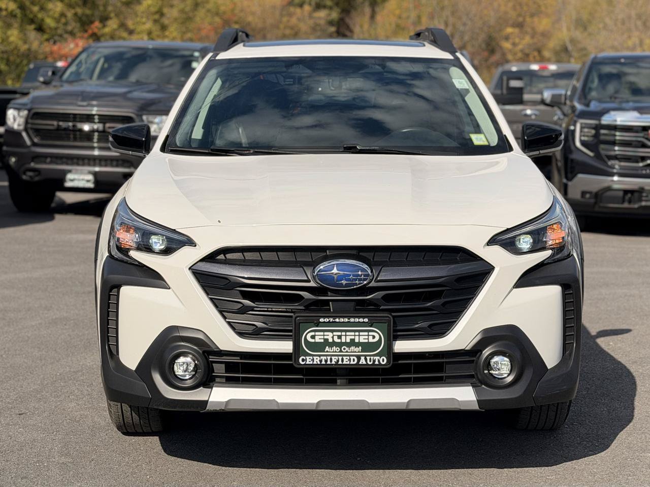 Used 2025 Subaru Outback Limited AWD/4WD image 2