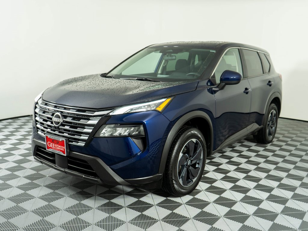 Used 2024 Nissan Rogue SV image 3