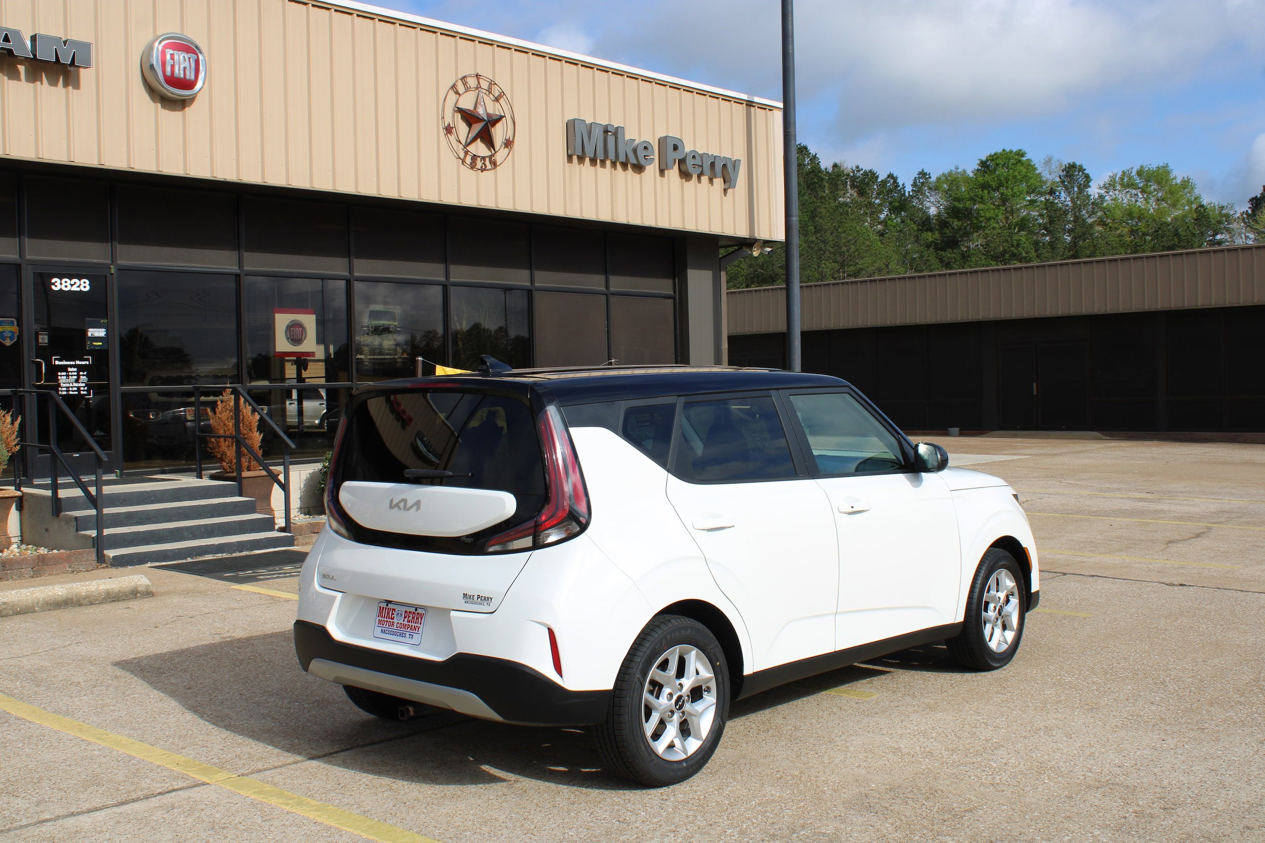 Used 2023 Kia Soul S FWD image 7