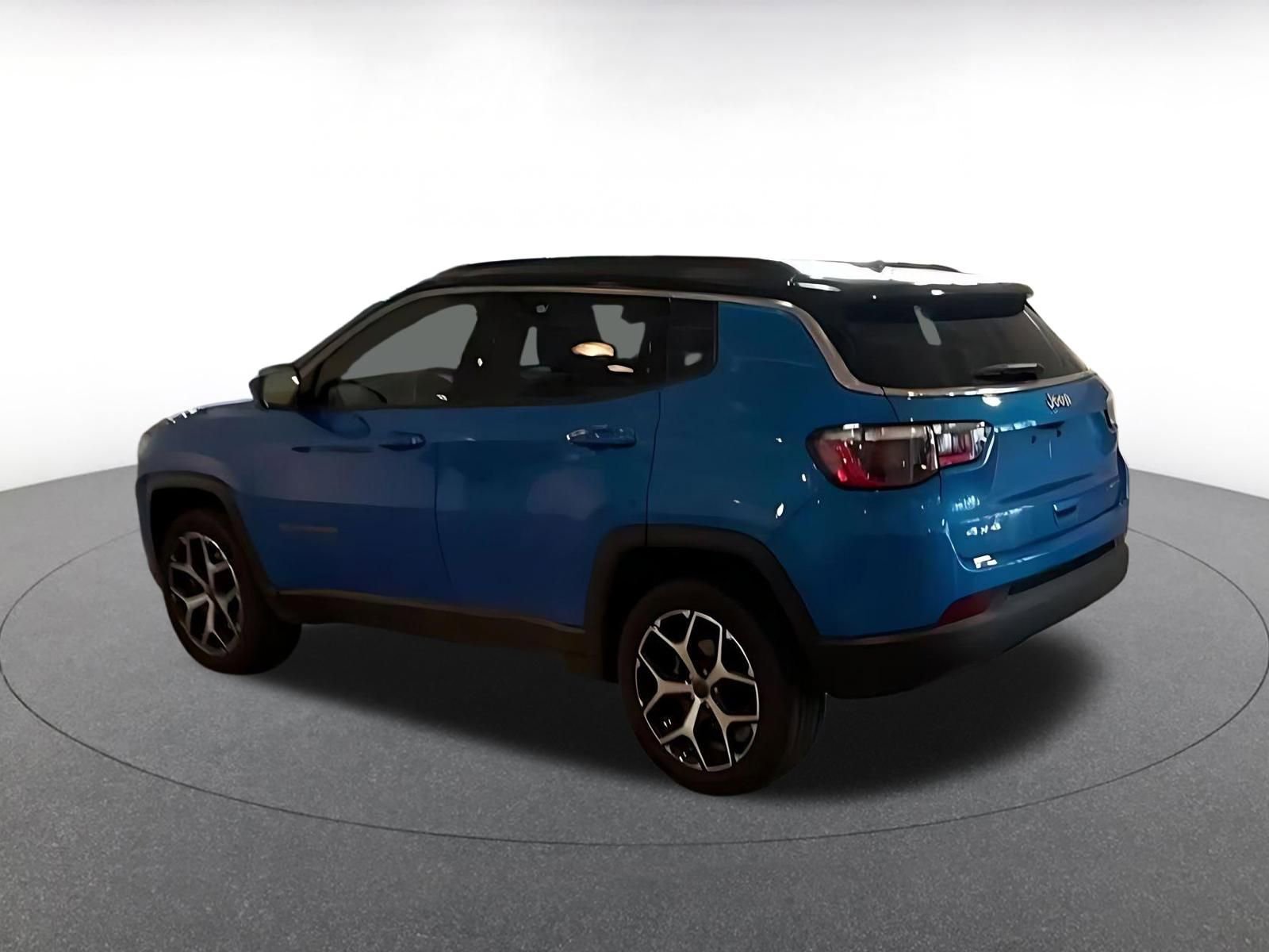 Used 2025 Jeep Compass Limited AWD/4WD image 10