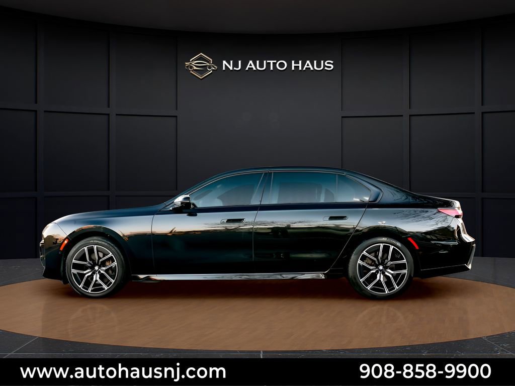 Used 2023 BMW 740i w/ Parking Assistance Package image 6