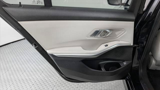 Used 2020 BMW 330i Sedan w/ Convenience Package RWD image 17