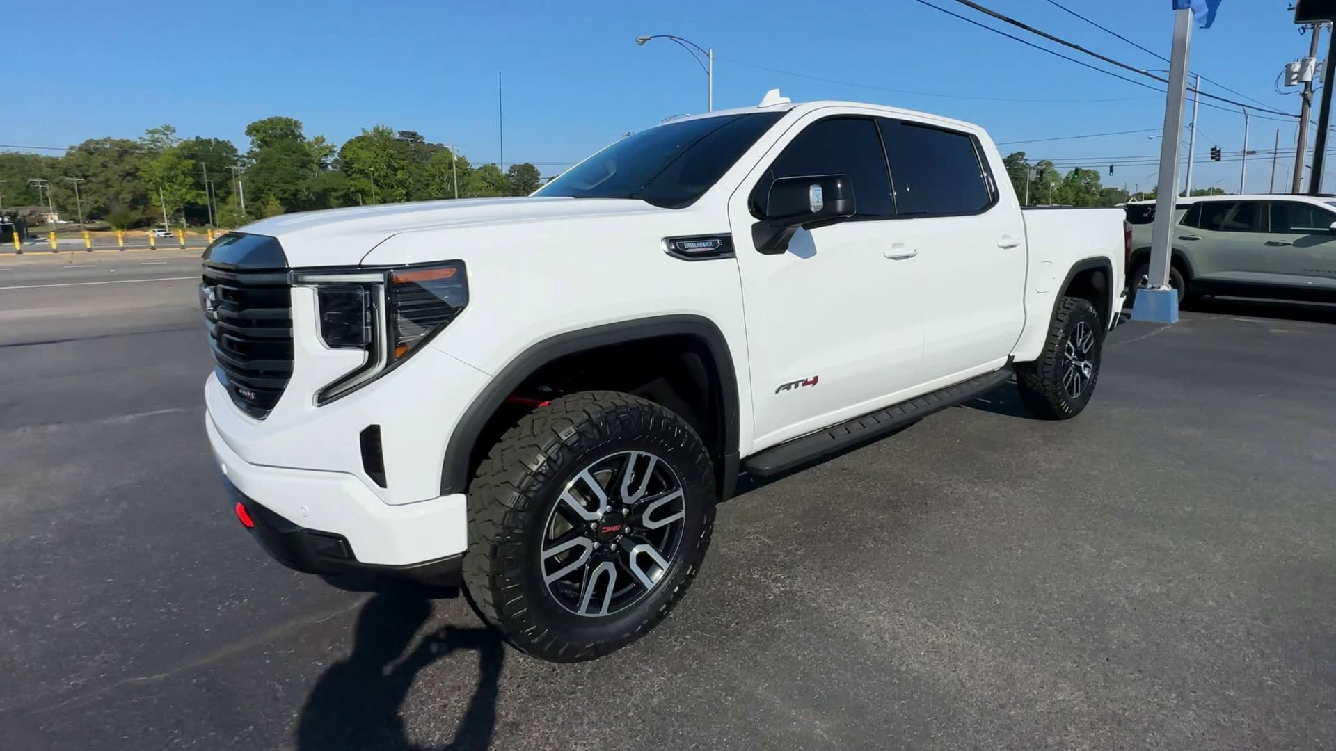 Used 2024 GMC Sierra 1500 AT4 w/ Technology Package AWD/4WD image 4