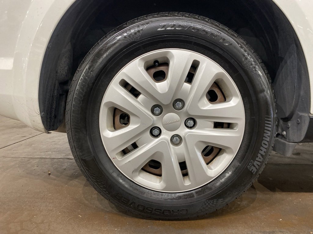 Used 2017 Dodge Journey SE w/ Flexible Seating Group image 16