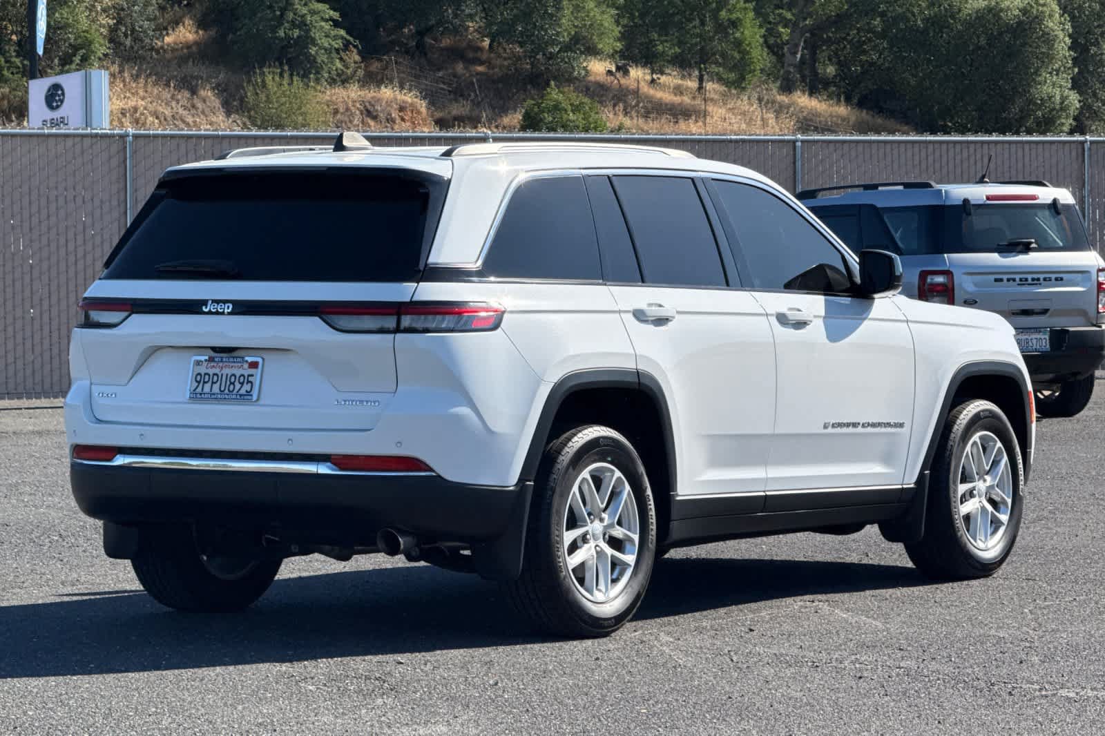 Used 2024 Jeep Grand Cherokee Laredo X AWD/4WD image 4