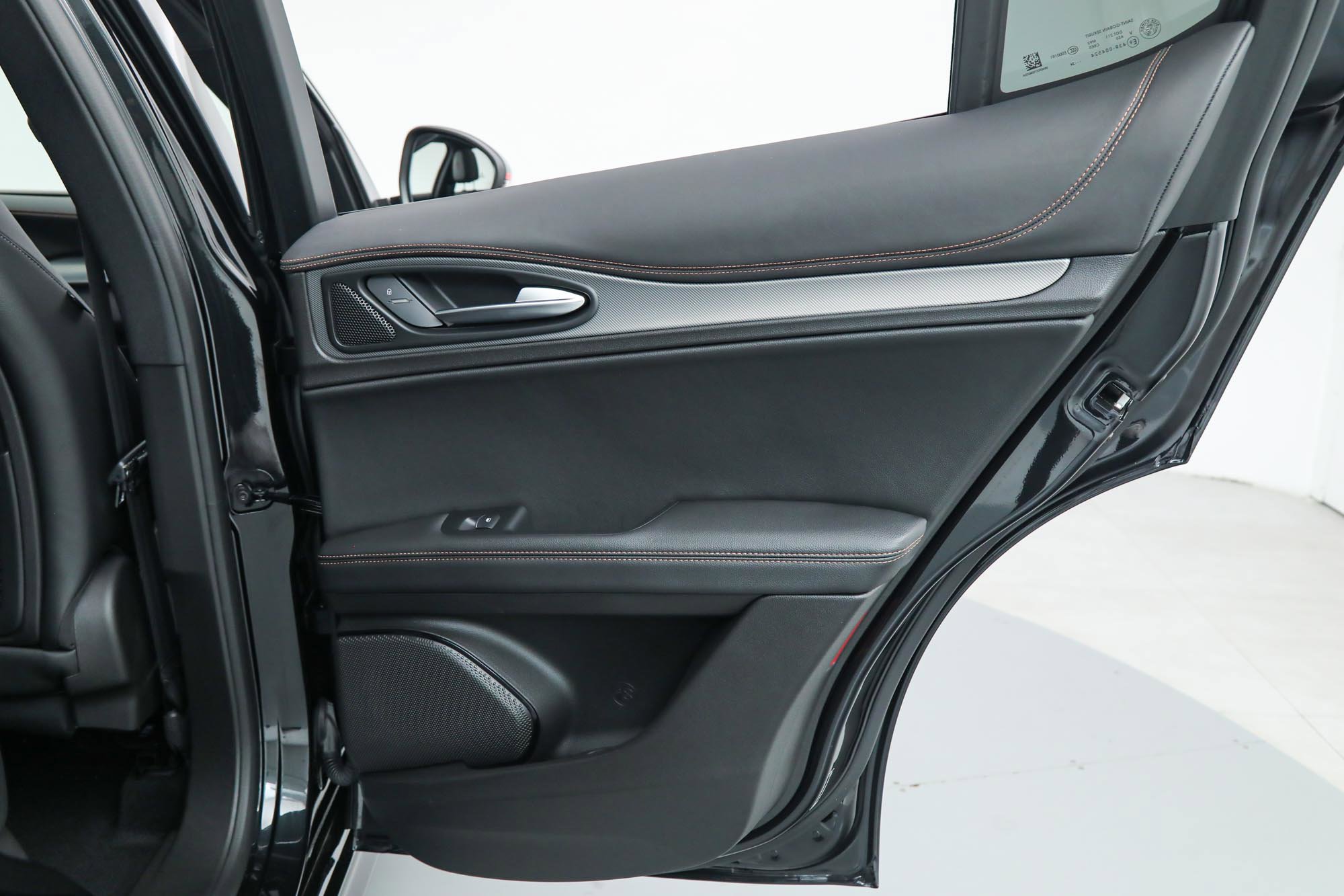 New 2025 Alfa Romeo Stelvio Sprint image 12