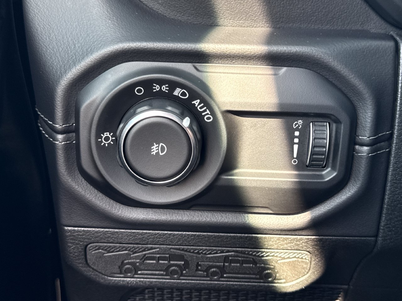 Certified 2025 Jeep Wrangler Unlimited Sahara AWD/4WD image 27
