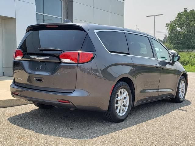 Used 2017 Chrysler Pacifica Touring FWD image 4