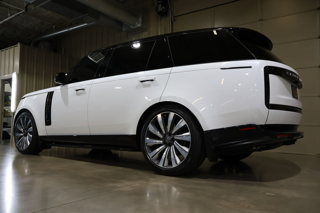 Used 2024 Land Rover Range Rover Long Wheelbase SE image 8