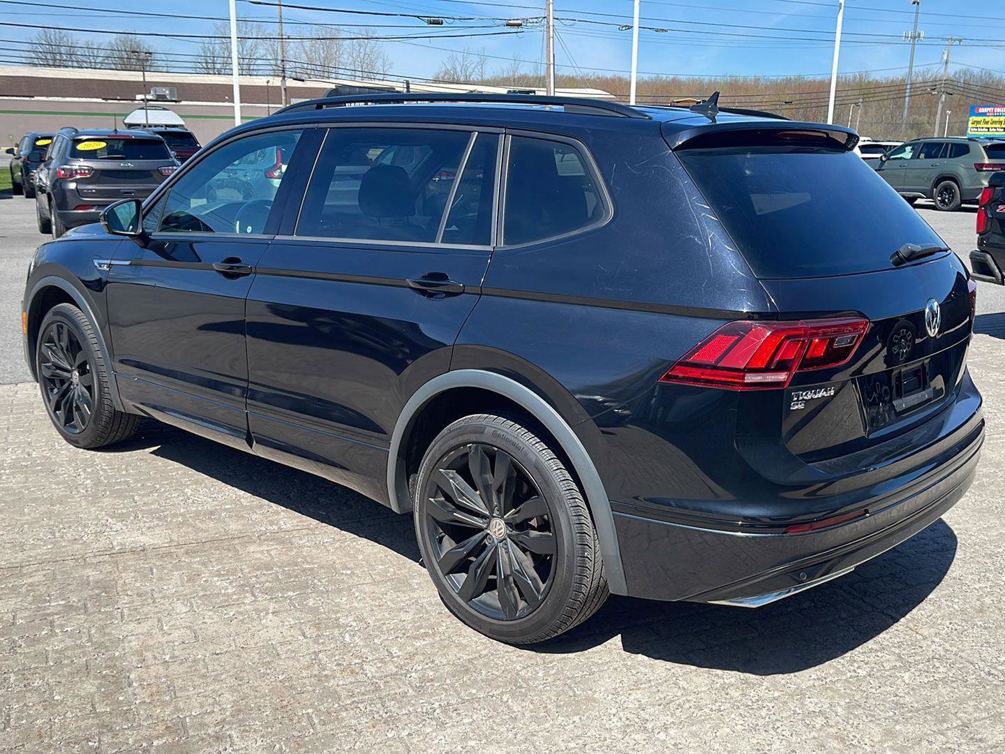 Used 2020 Volkswagen Tiguan SE R-Line AWD/4WD image 4