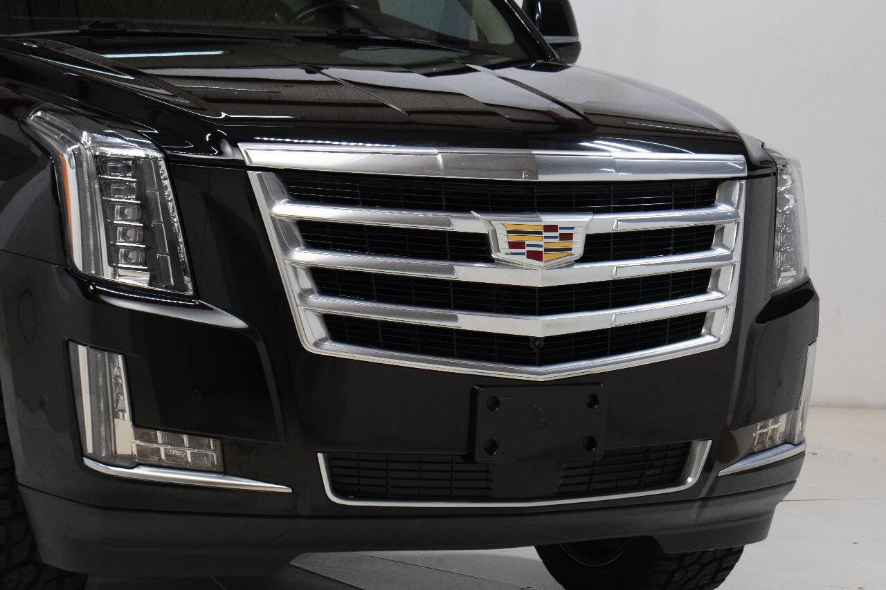 Used 2020 Cadillac Escalade Premium Luxury AWD/4WD image 10