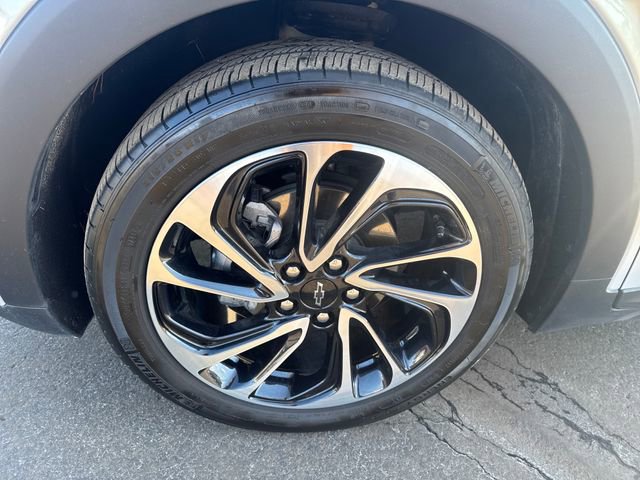 Used 2023 Chevrolet Bolt EUV Premier w/ Sun & Sound Package image 27