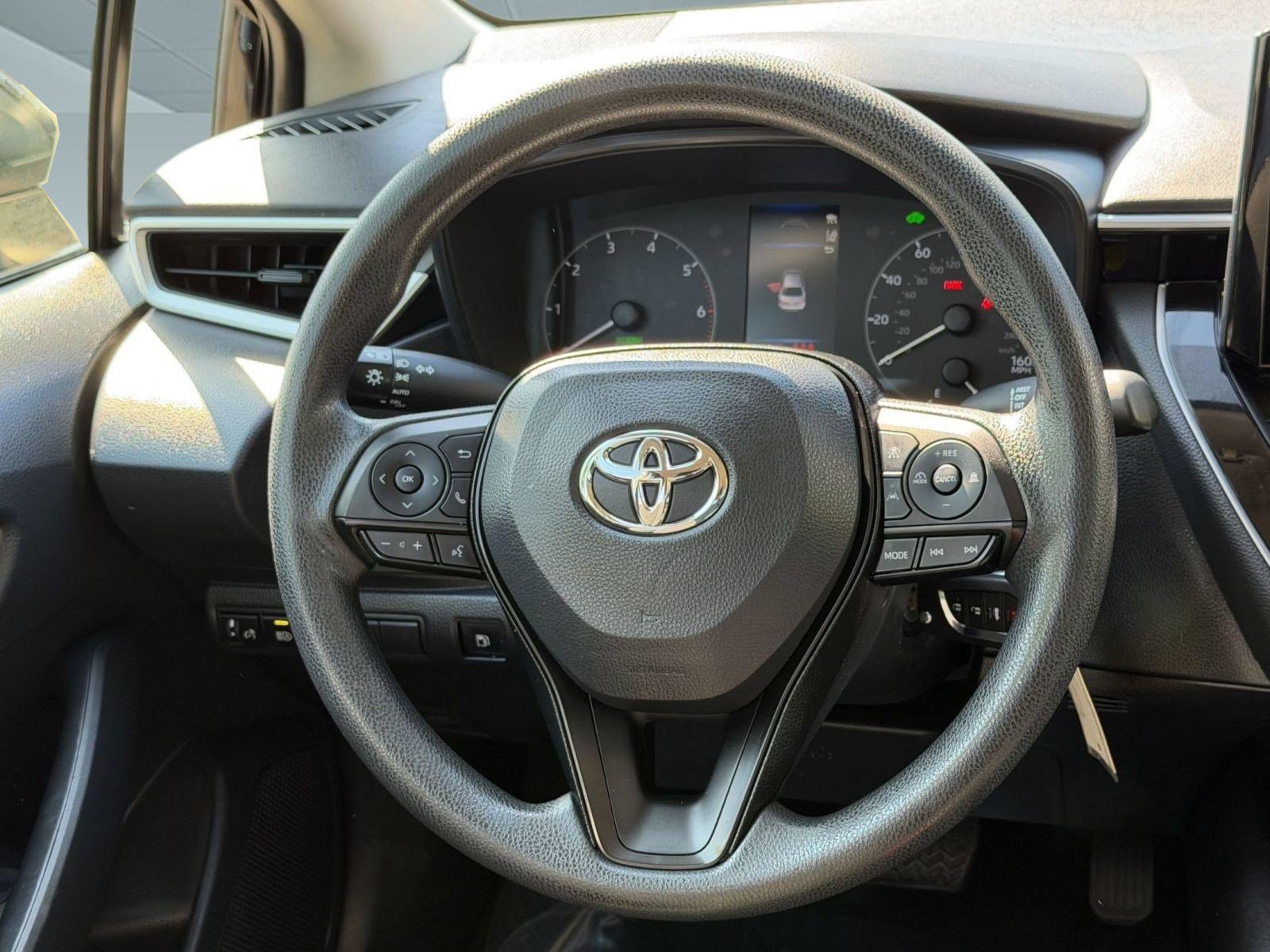 Used 2025 Toyota Corolla LE FWD image 25