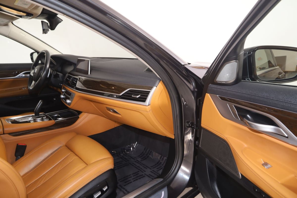 Used 2020 BMW 750i xDrive AWD/4WD image 50